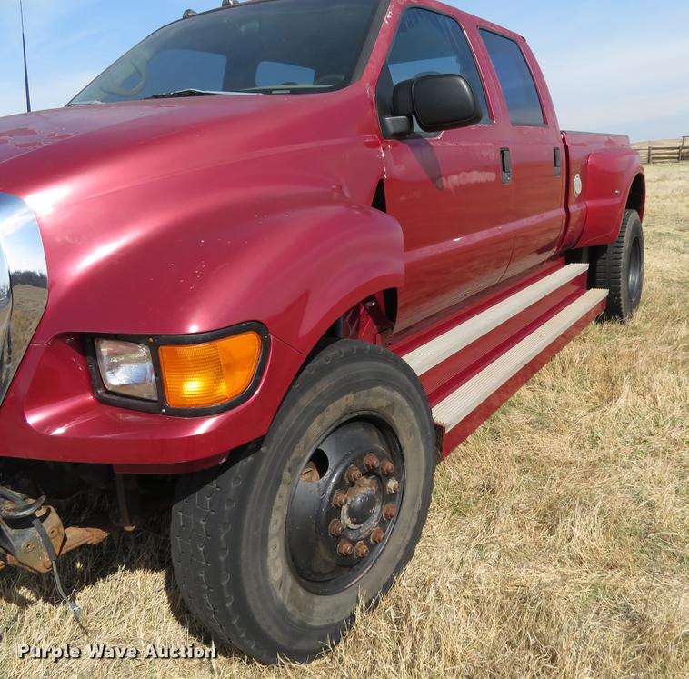 image for item DC0983 1999 Ford F350 Super Duty Crew Cab pickup truck