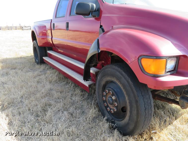 image for item DC0983 1999 Ford F350 Super Duty Crew Cab pickup truck