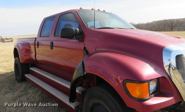 image for item DC0983 1999 Ford F350 Super Duty Crew Cab pickup truck