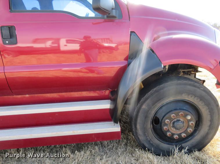 image for item DC0983 1999 Ford F350 Super Duty Crew Cab pickup truck