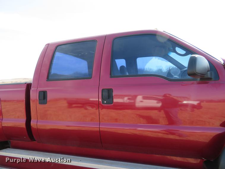 image for item DC0983 1999 Ford F350 Super Duty Crew Cab pickup truck