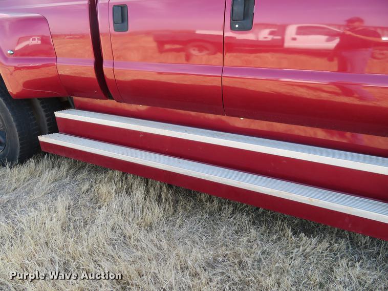 image for item DC0983 1999 Ford F350 Super Duty Crew Cab pickup truck