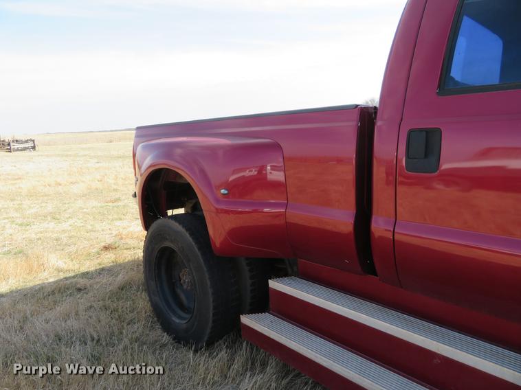 image for item DC0983 1999 Ford F350 Super Duty Crew Cab pickup truck