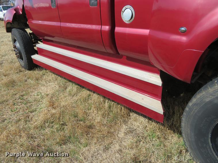 image for item DC0983 1999 Ford F350 Super Duty Crew Cab pickup truck