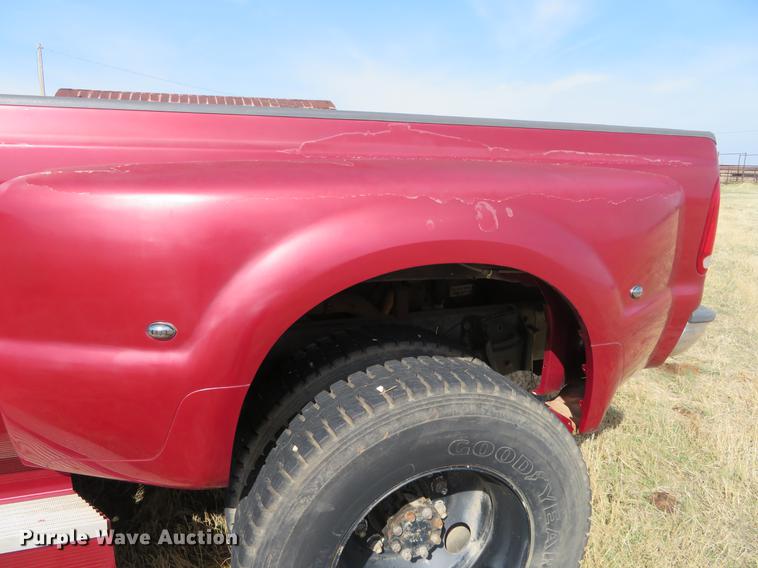 image for item DC0983 1999 Ford F350 Super Duty Crew Cab pickup truck