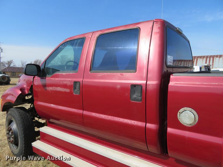 image for item DC0983 1999 Ford F350 Super Duty Crew Cab pickup truck