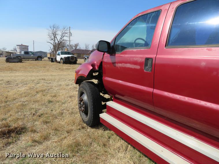 image for item DC0983 1999 Ford F350 Super Duty Crew Cab pickup truck