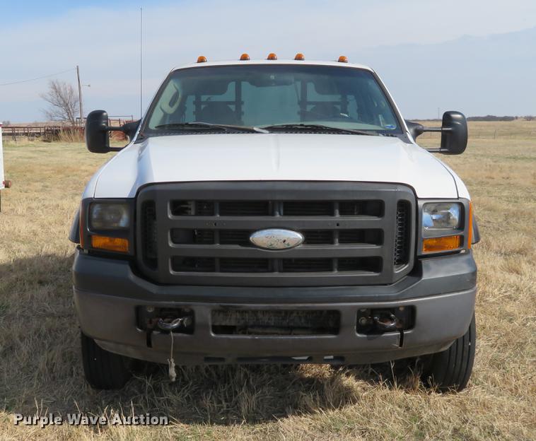 image for item DC0984 2005 Ford F550 flatbed truck