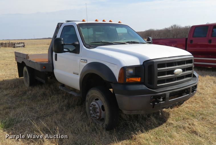 image for item DC0984 2005 Ford F550 flatbed truck