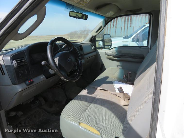 image for item DC0984 2005 Ford F550 flatbed truck