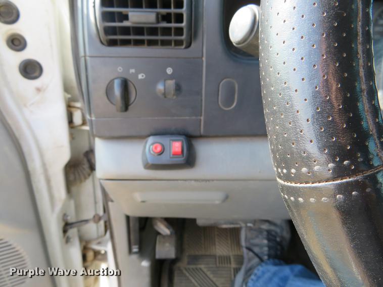 image for item DC0984 2005 Ford F550 flatbed truck