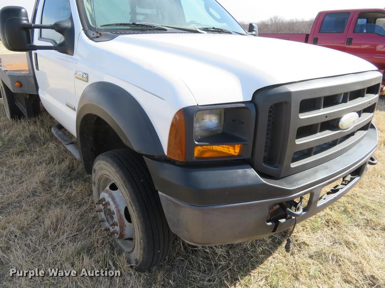 image for item DC0984 2005 Ford F550 flatbed truck