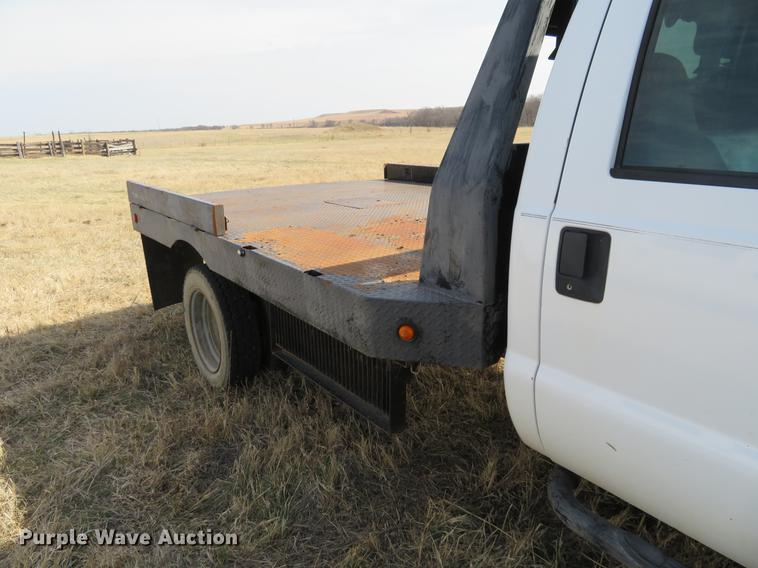 image for item DC0984 2005 Ford F550 flatbed truck