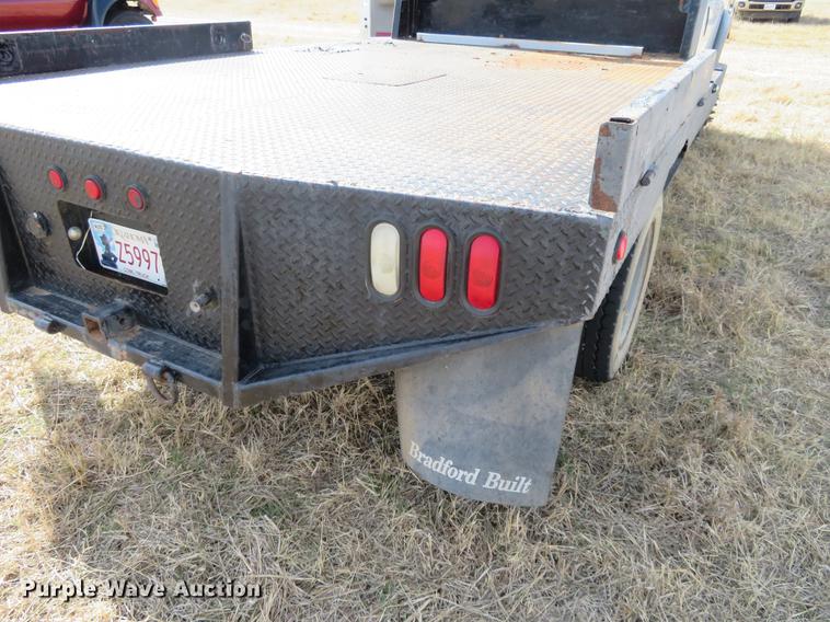 image for item DC0984 2005 Ford F550 flatbed truck