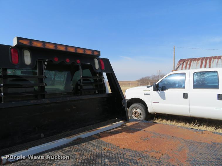 image for item DC0984 2005 Ford F550 flatbed truck