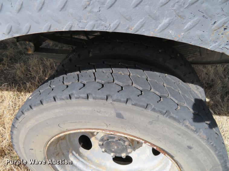 image for item DC0984 2005 Ford F550 flatbed truck