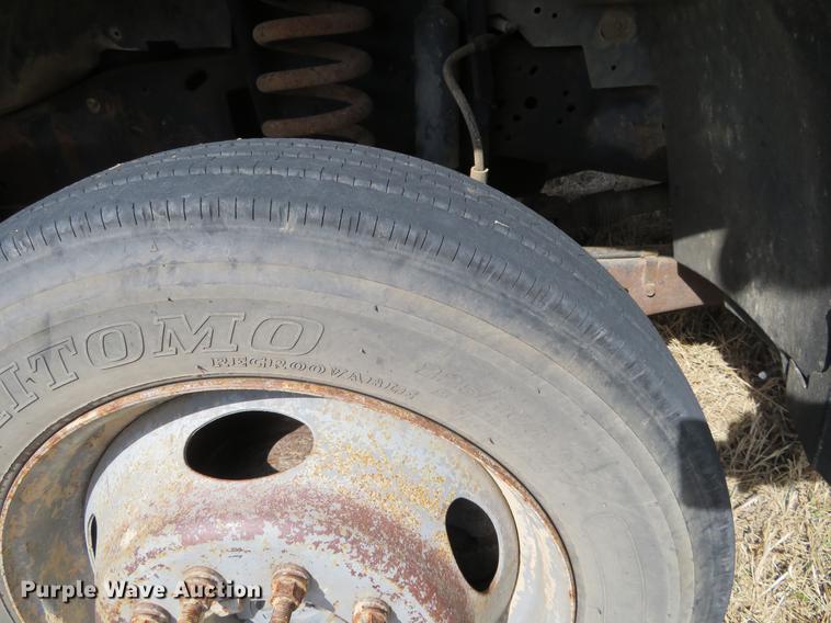 image for item DC0984 2005 Ford F550 flatbed truck