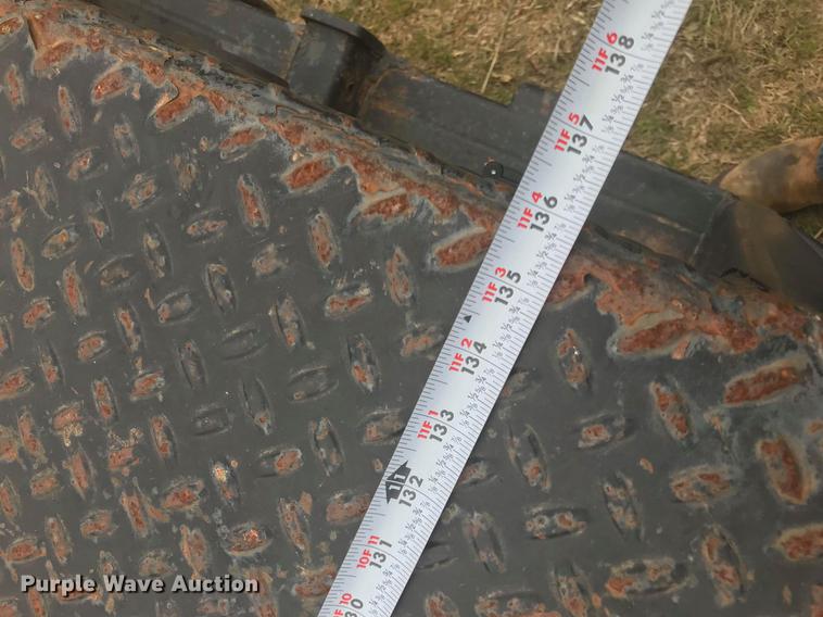 image for item DC0984 2005 Ford F550 flatbed truck