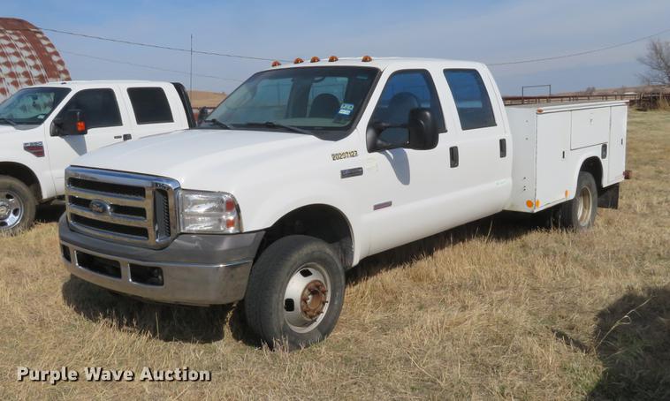 image for item DC0985 2006 Ford F350 Super Duty Crew Cab utility bed pickup truck