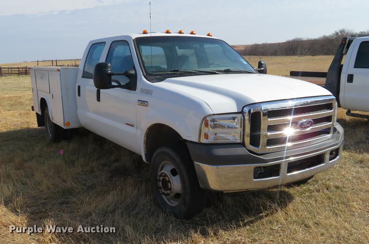 image for item DC0985 2006 Ford F350 Super Duty Crew Cab utility bed pickup truck