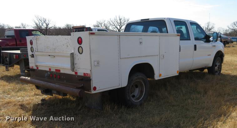 image for item DC0985 2006 Ford F350 Super Duty Crew Cab utility bed pickup truck