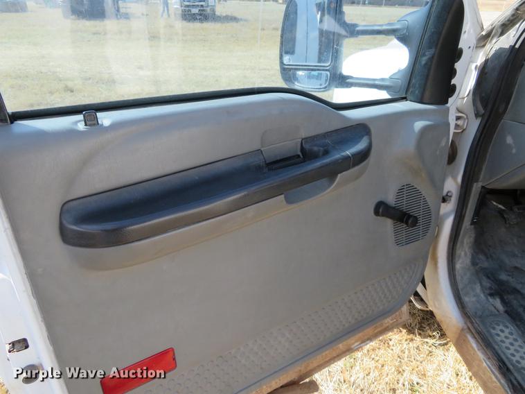 image for item DC0985 2006 Ford F350 Super Duty Crew Cab utility bed pickup truck