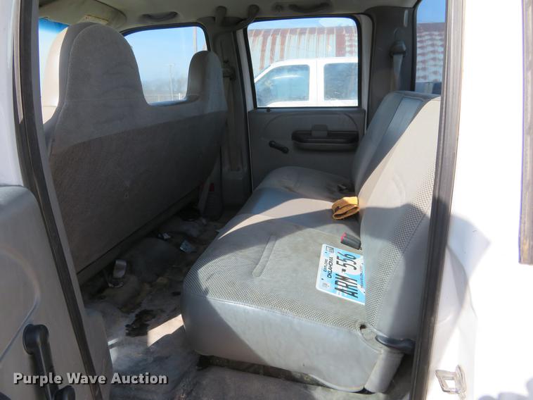 image for item DC0985 2006 Ford F350 Super Duty Crew Cab utility bed pickup truck