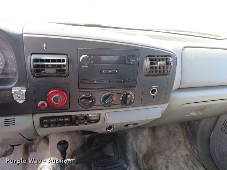 image for item DC0985 2006 Ford F350 Super Duty Crew Cab utility bed pickup truck