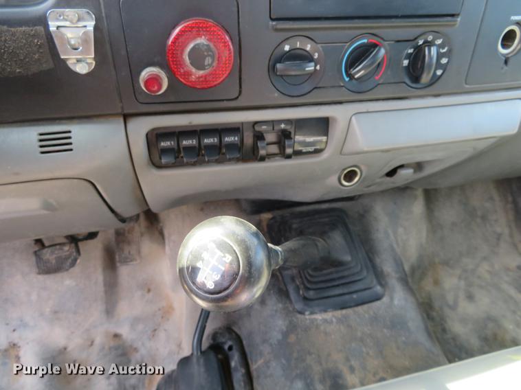 image for item DC0985 2006 Ford F350 Super Duty Crew Cab utility bed pickup truck