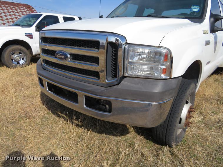 image for item DC0985 2006 Ford F350 Super Duty Crew Cab utility bed pickup truck