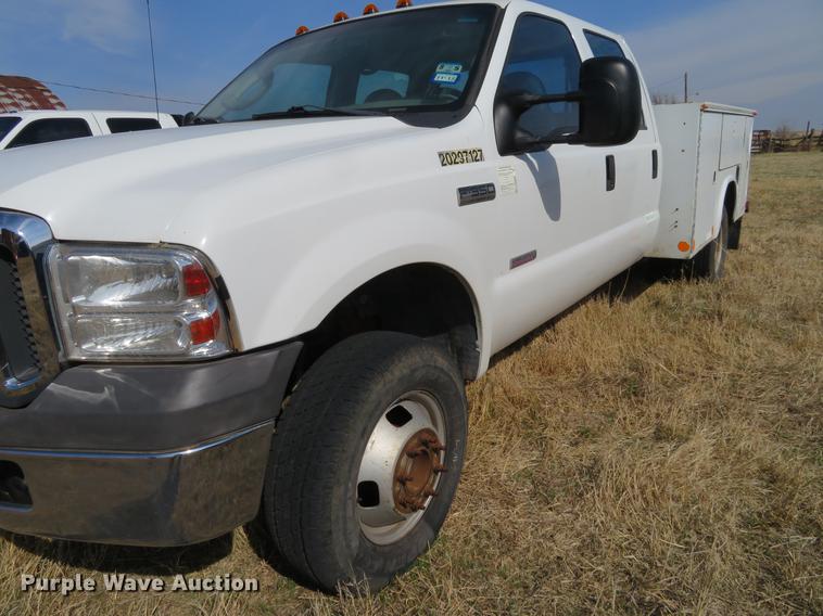 image for item DC0985 2006 Ford F350 Super Duty Crew Cab utility bed pickup truck