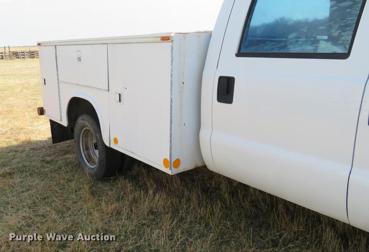 image for item DC0985 2006 Ford F350 Super Duty Crew Cab utility bed pickup truck