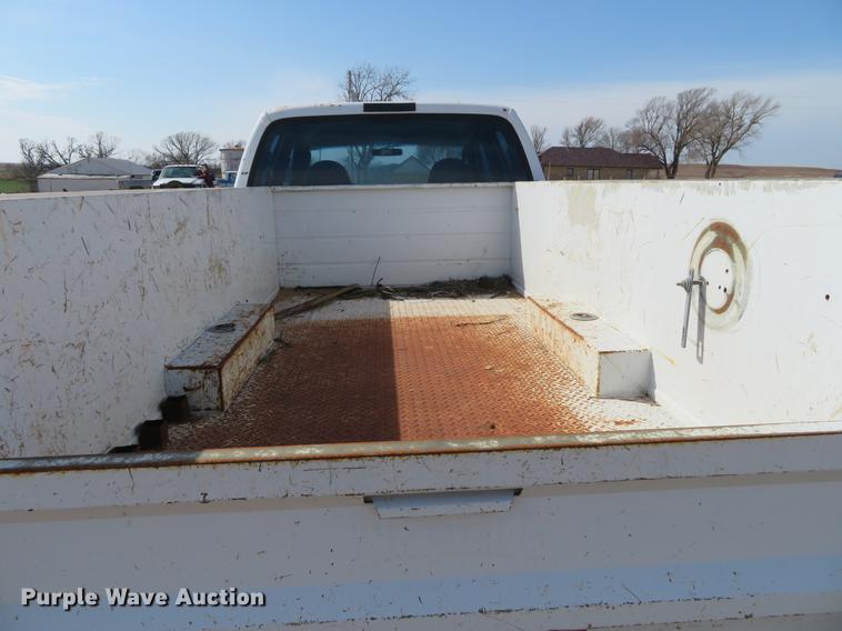 image for item DC0985 2006 Ford F350 Super Duty Crew Cab utility bed pickup truck