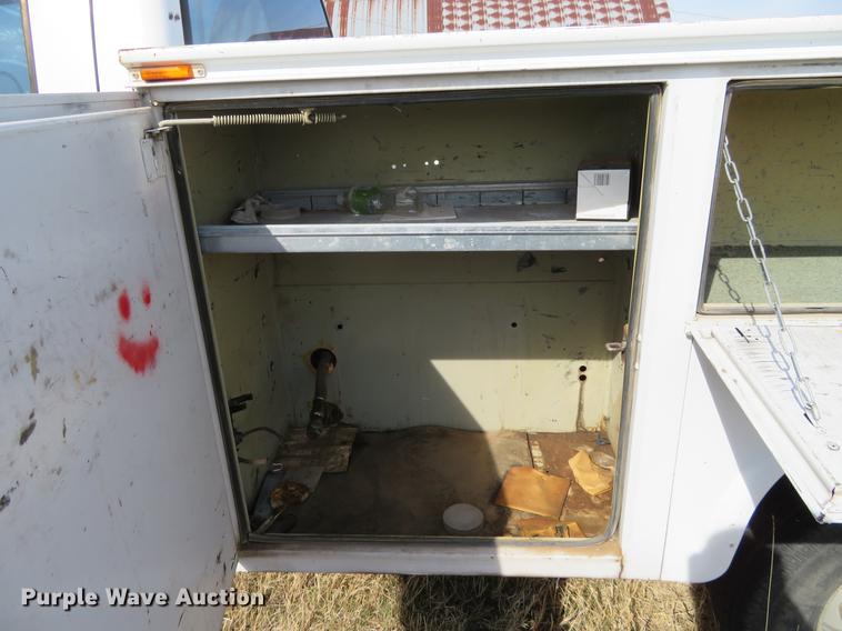 image for item DC0985 2006 Ford F350 Super Duty Crew Cab utility bed pickup truck