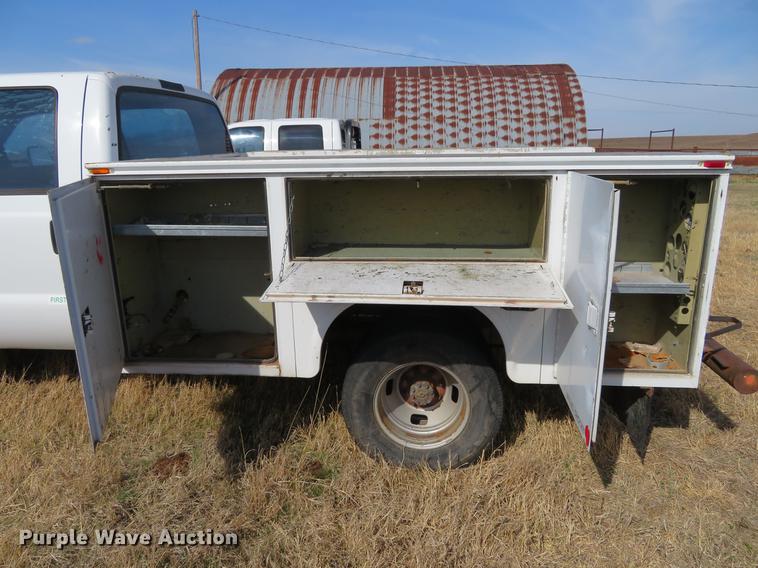 image for item DC0985 2006 Ford F350 Super Duty Crew Cab utility bed pickup truck