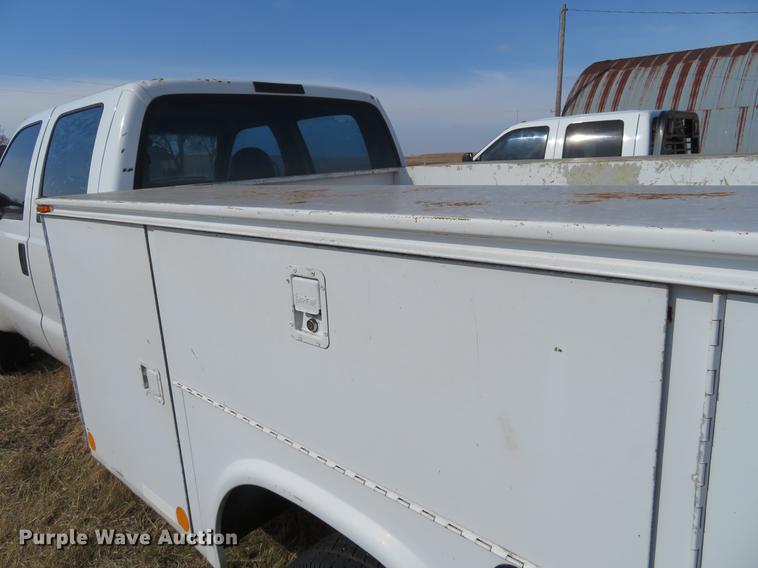 image for item DC0985 2006 Ford F350 Super Duty Crew Cab utility bed pickup truck