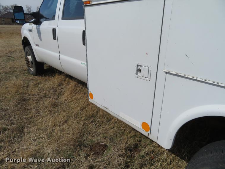 image for item DC0985 2006 Ford F350 Super Duty Crew Cab utility bed pickup truck
