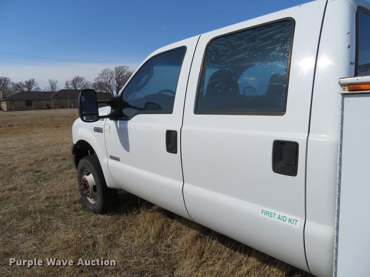 image for item DC0985 2006 Ford F350 Super Duty Crew Cab utility bed pickup truck