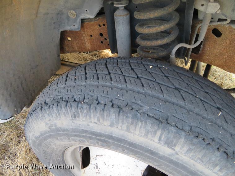 image for item DC0985 2006 Ford F350 Super Duty Crew Cab utility bed pickup truck