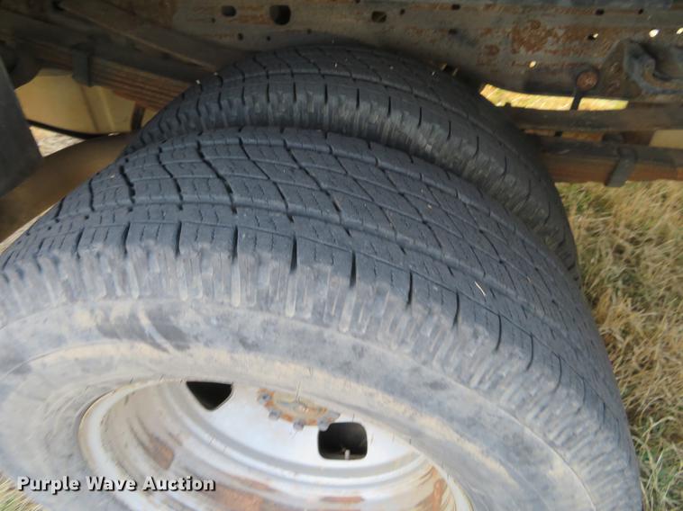 image for item DC0985 2006 Ford F350 Super Duty Crew Cab utility bed pickup truck