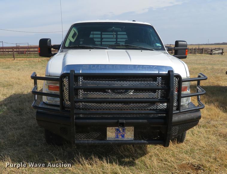 image for item DC0986 2009 Ford F350 Super Duty Crew Cab flatbed pickup truck