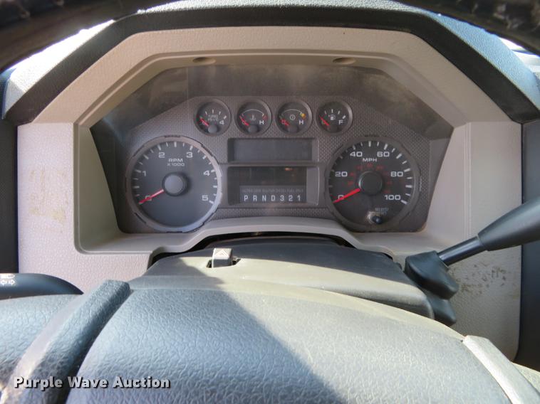 image for item DC0986 2009 Ford F350 Super Duty Crew Cab flatbed pickup truck