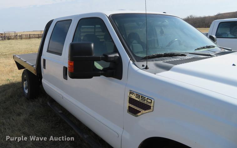 image for item DC0986 2009 Ford F350 Super Duty Crew Cab flatbed pickup truck