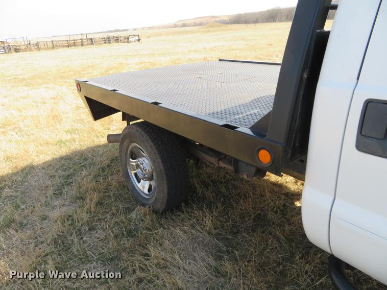 image for item DC0986 2009 Ford F350 Super Duty Crew Cab flatbed pickup truck