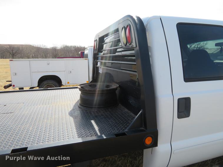 image for item DC0986 2009 Ford F350 Super Duty Crew Cab flatbed pickup truck