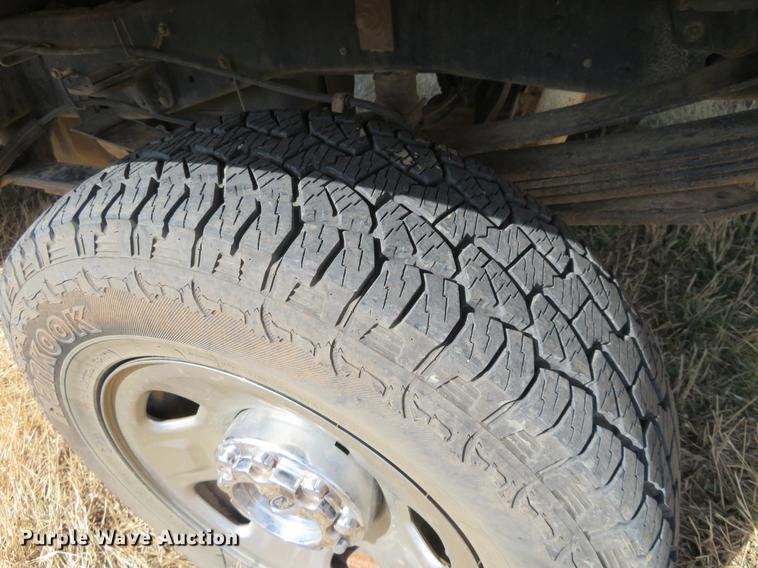 image for item DC0986 2009 Ford F350 Super Duty Crew Cab flatbed pickup truck