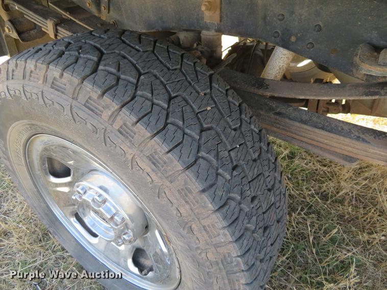 image for item DC0986 2009 Ford F350 Super Duty Crew Cab flatbed pickup truck