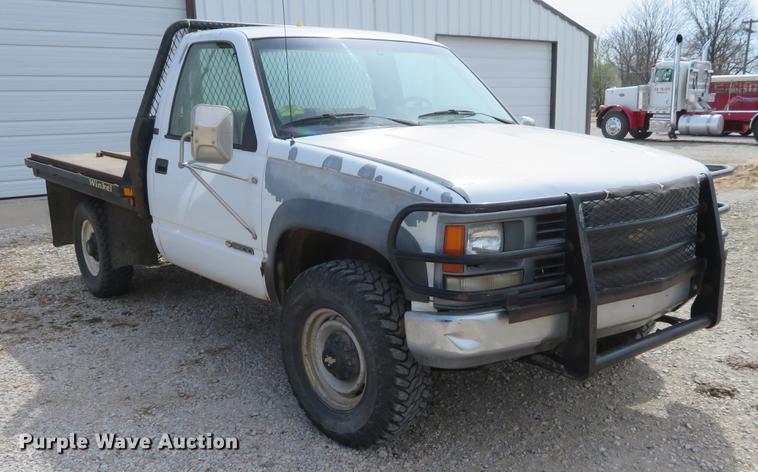 image for item DC0987 1994 Chevrolet 3500 flatbed pickup truck