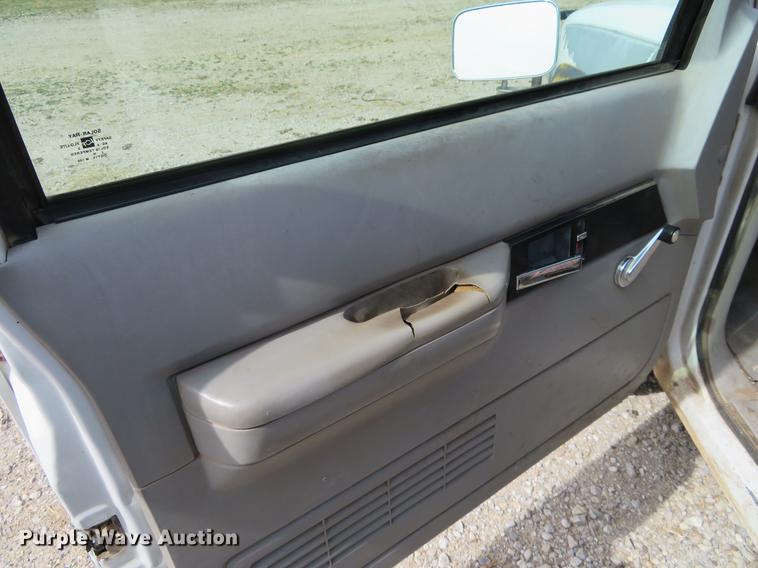 image for item DC0987 1994 Chevrolet 3500 flatbed pickup truck