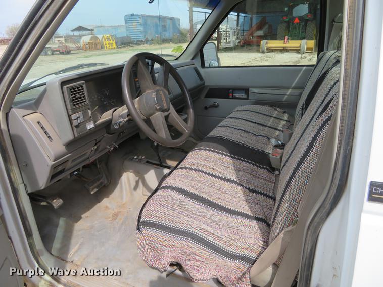 image for item DC0987 1994 Chevrolet 3500 flatbed pickup truck